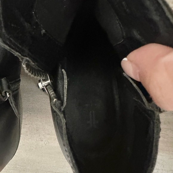 FRYE Boots Womens Size 7.5 M Sacha Rustic Booties Black Leather Ankle Dual Zip - Picture 5 of 7